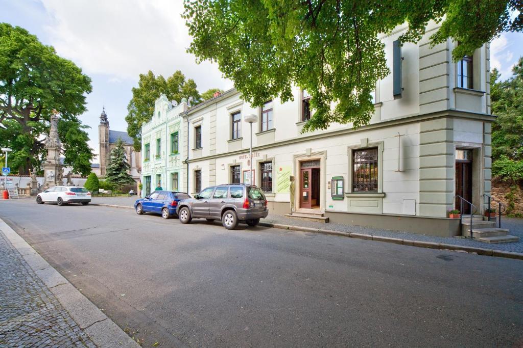 Hotel U Ruze Kutna Hora Bagian luar foto