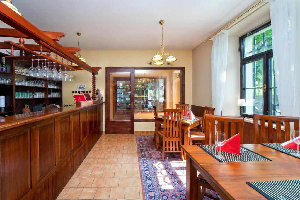 Hotel U Ruze Kutna Hora Bagian luar foto