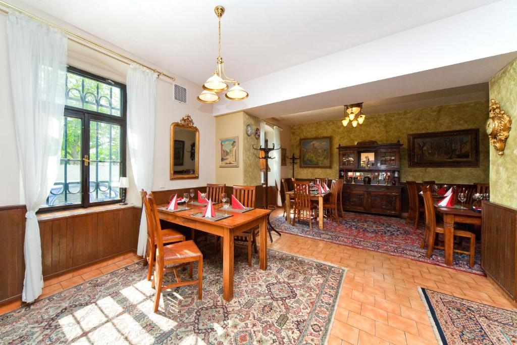 Hotel U Ruze Kutna Hora Bagian luar foto